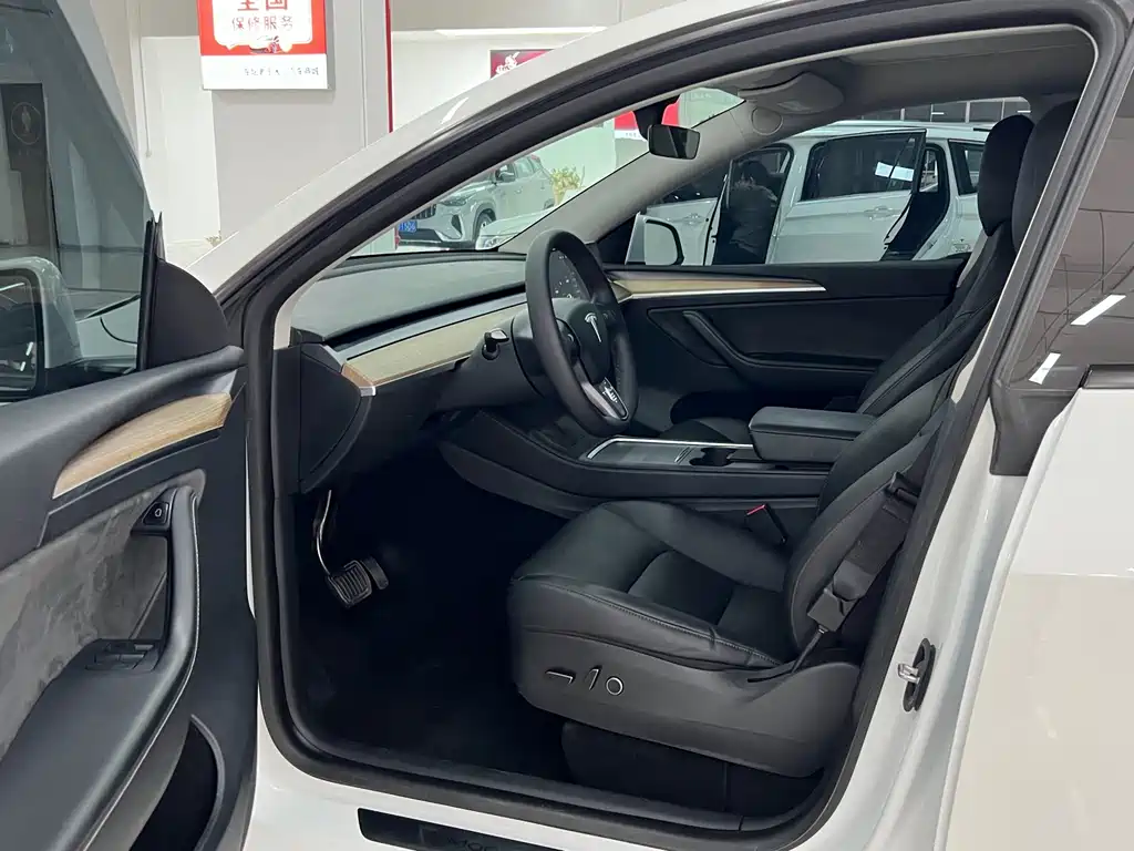 Tesla Model Y — фото 4