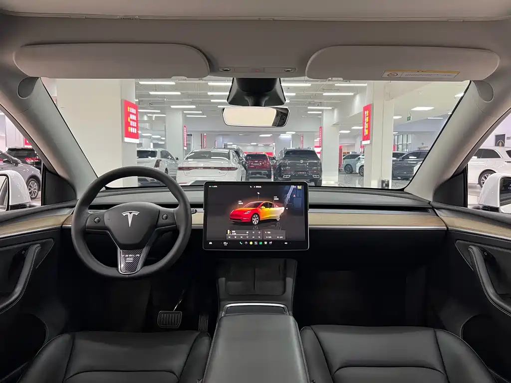 Tesla Model Y — фото 5