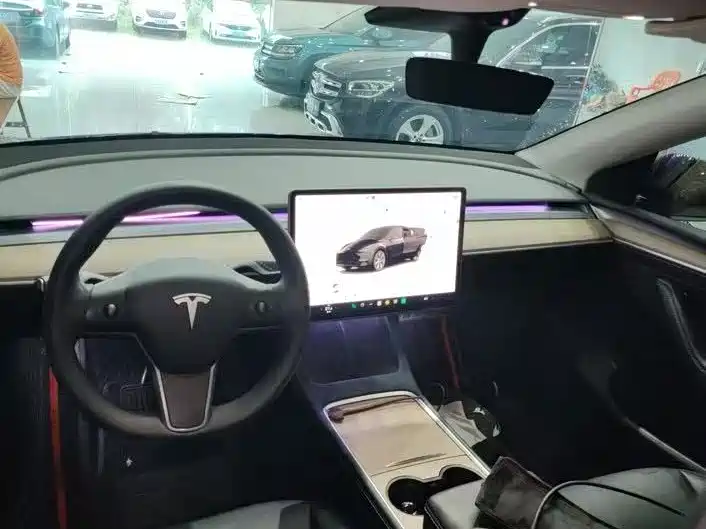 Tesla Model Y — фото 3