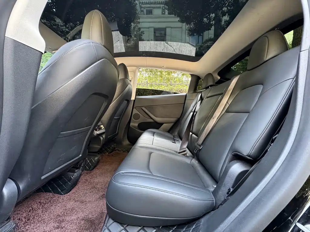 Tesla Model Y — фото 13