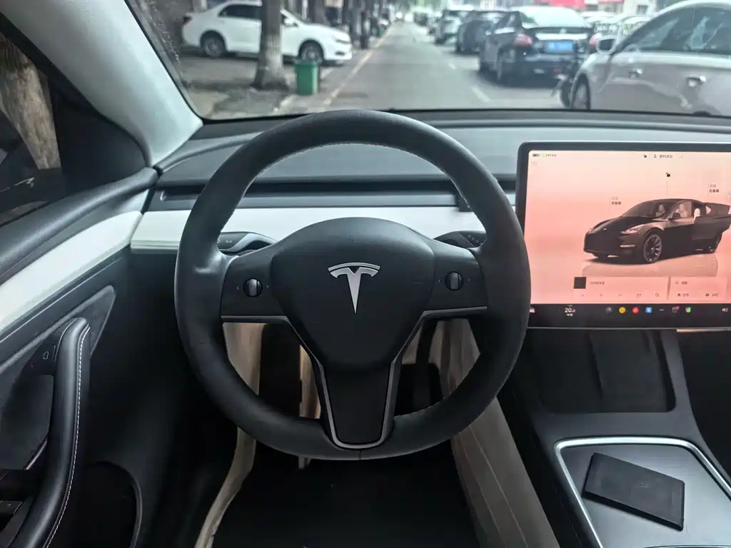 Tesla Model Y — фото 4
