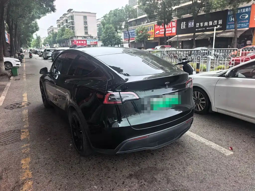 Tesla Model Y — фото 7
