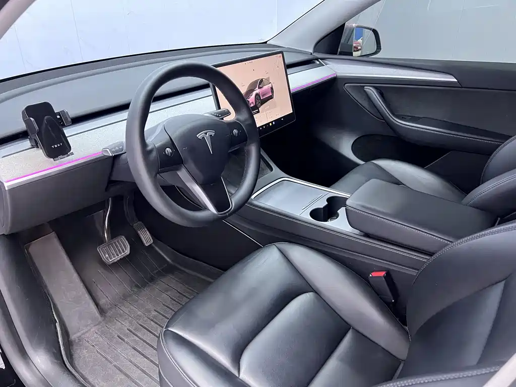 Tesla Model Y — фото 7