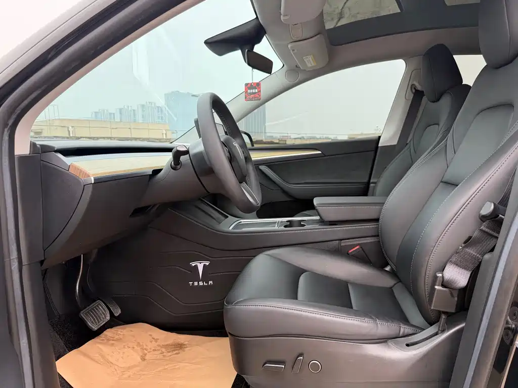 Tesla Model Y — фото 7