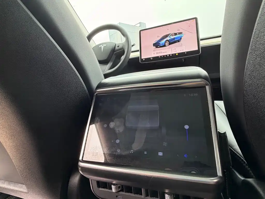 Tesla Model Y — фото 10