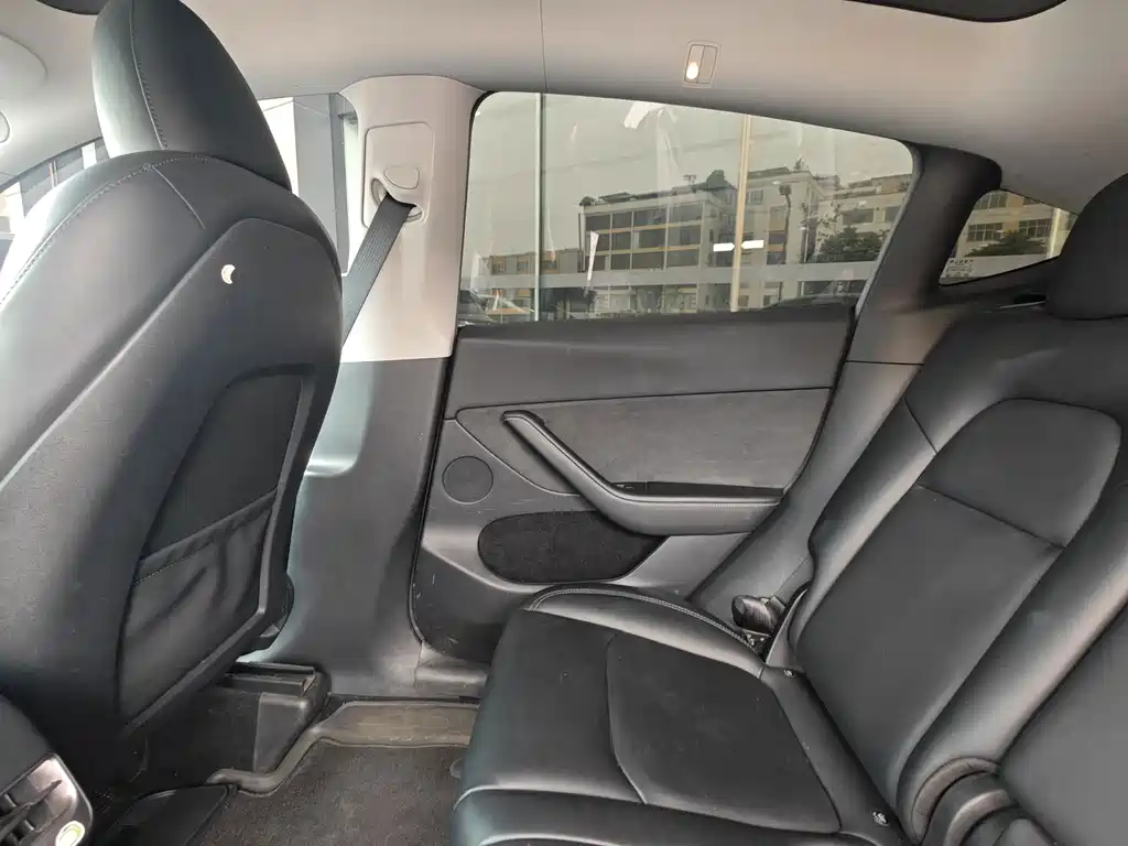 Tesla Model Y — фото 17