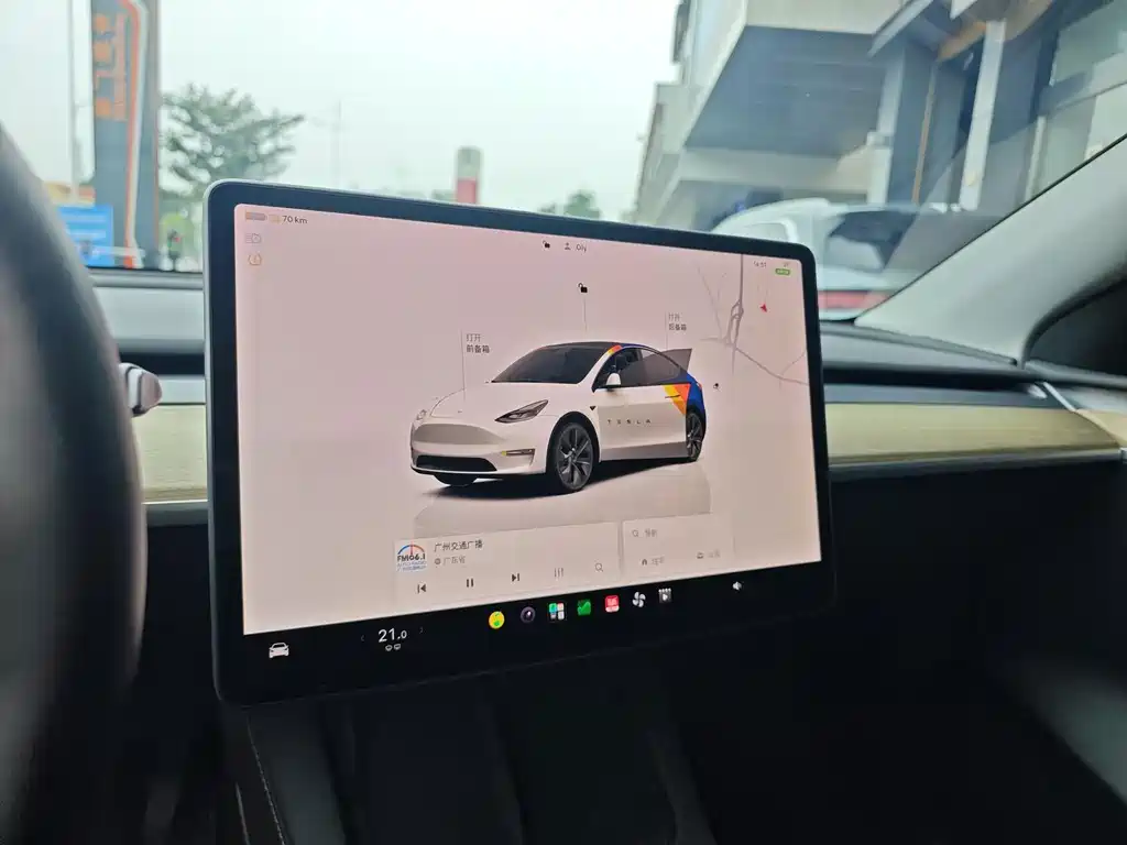 Tesla Model Y — фото 9