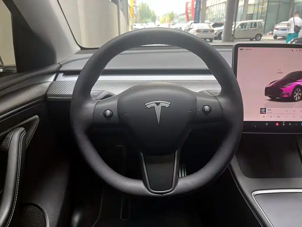Tesla Model Y — фото 13