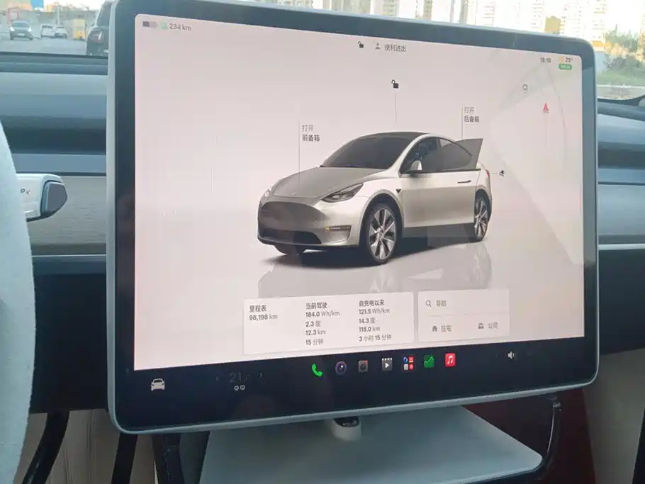 Tesla Model Y — фото 14
