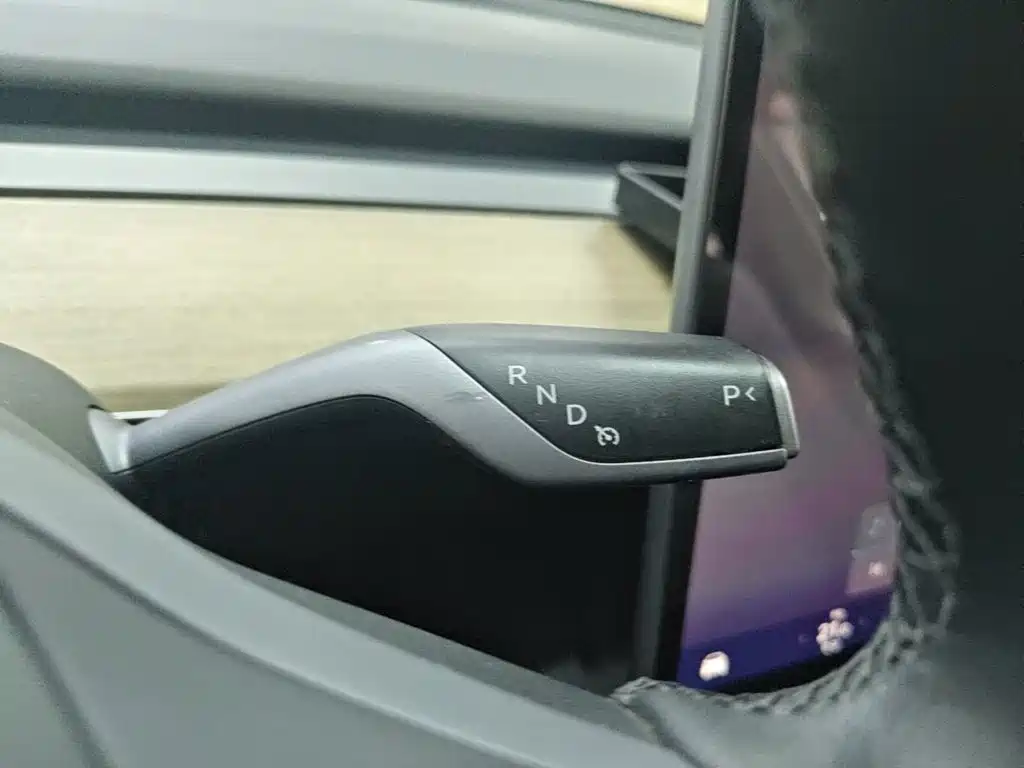 Tesla Model Y — фото 14
