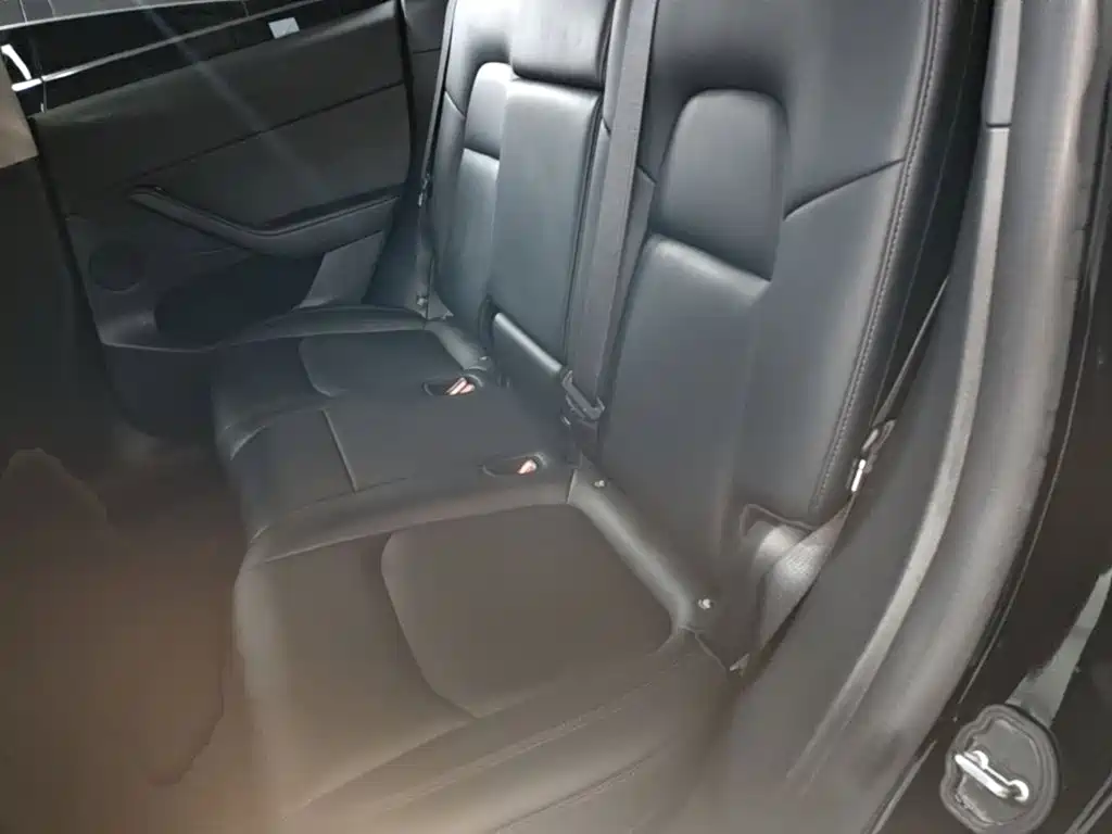 Tesla Model Y — фото 17