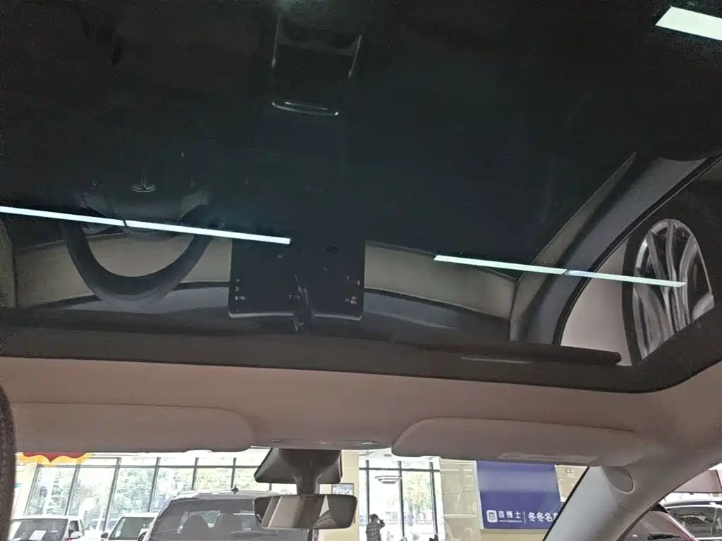Tesla Model Y — фото 18