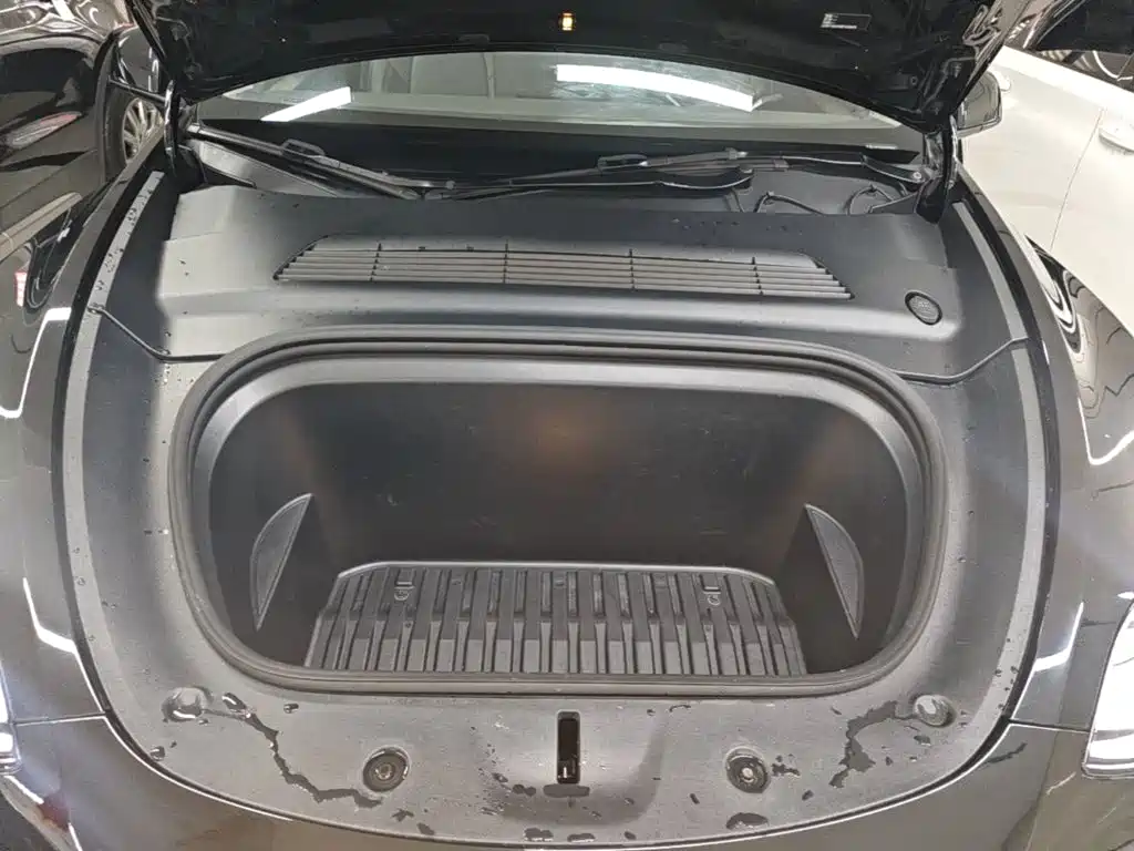 Tesla Model Y — фото 20