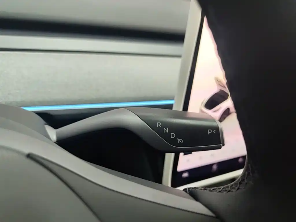 Tesla Model Y — фото 14