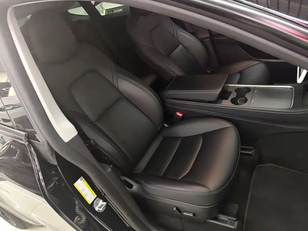Tesla Model Y — фото 25