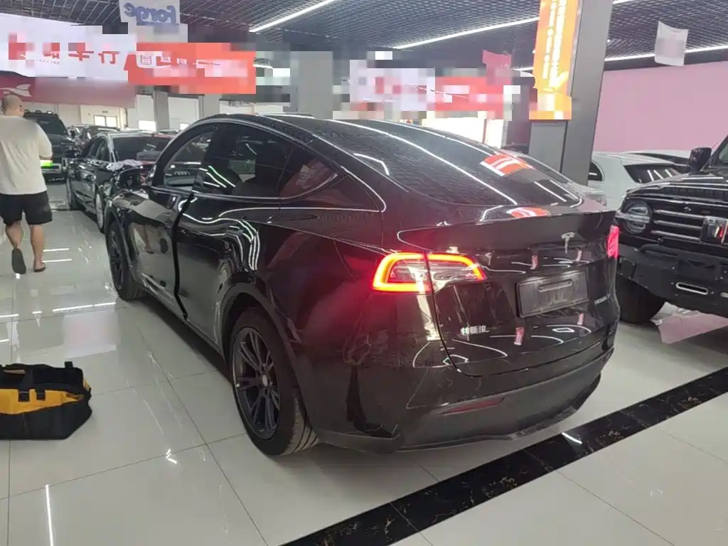 Tesla Model Y — фото 5
