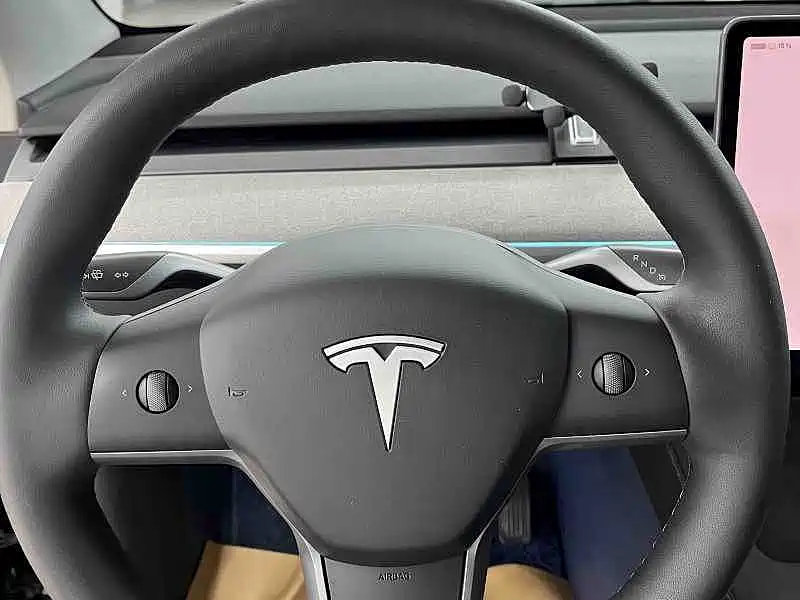 Tesla Model Y — фото 5