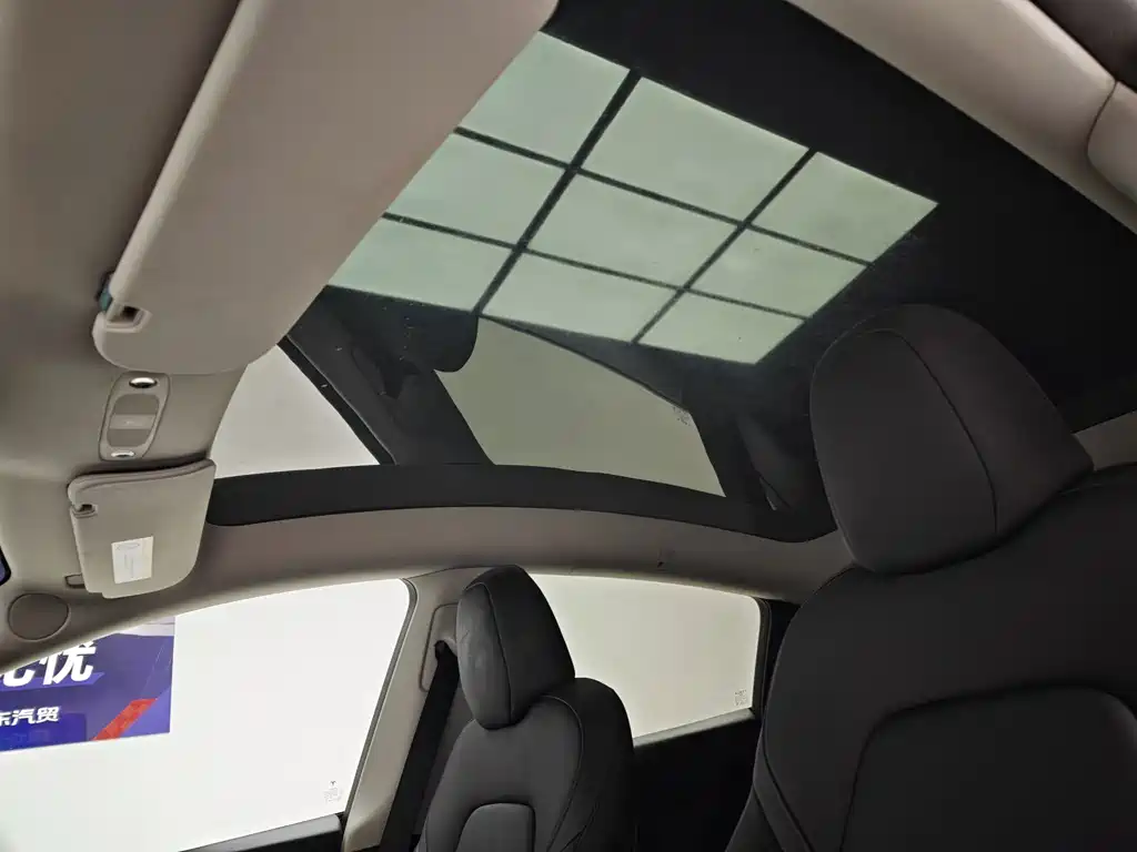 Tesla Model Y — фото 13