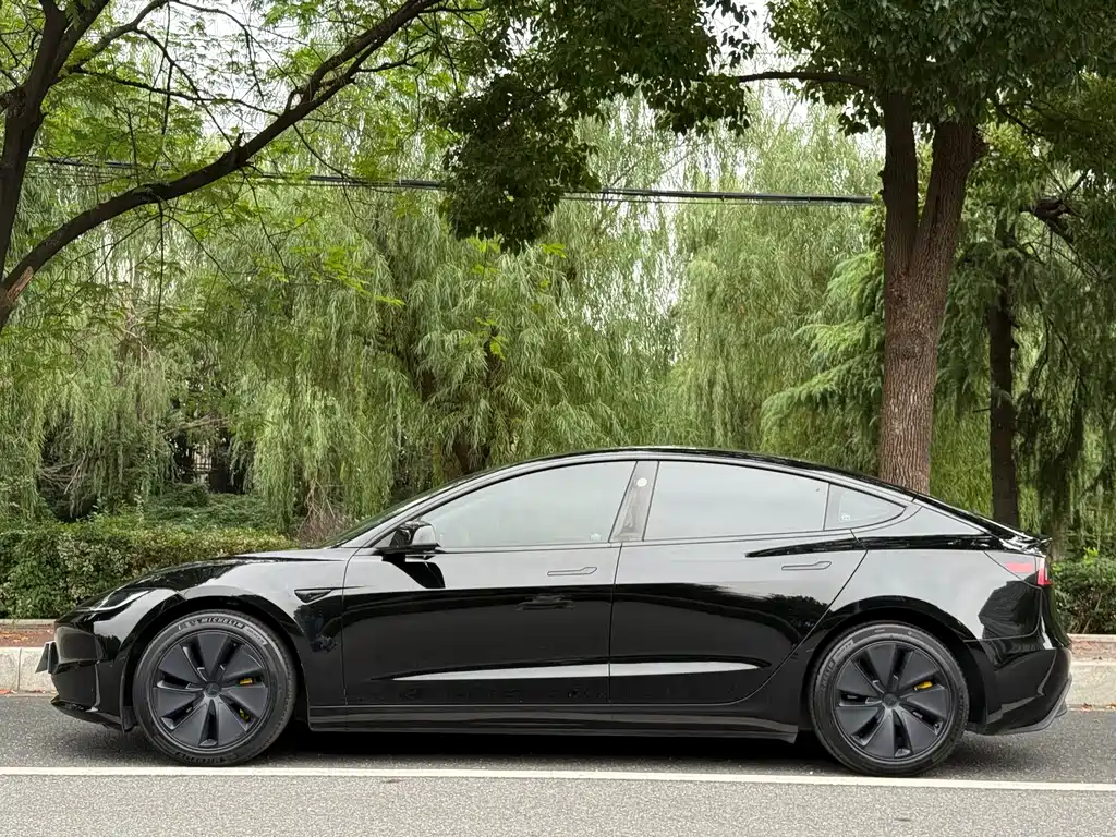 Tesla Model 3 — фото 2