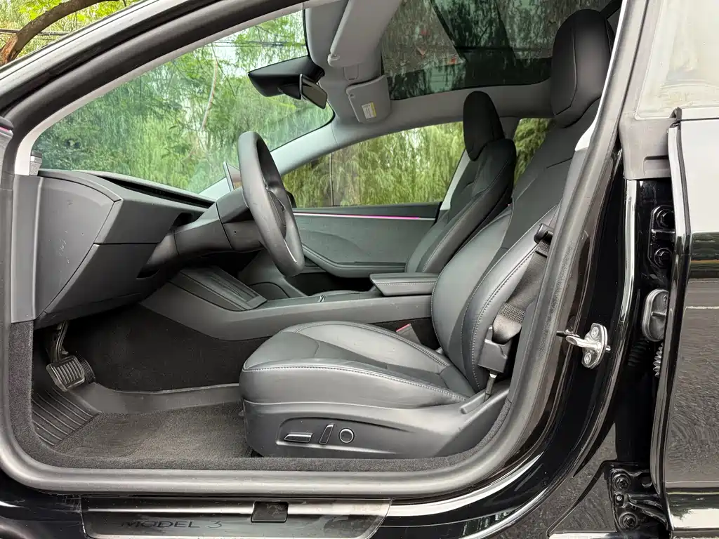 Tesla Model 3 — фото 11