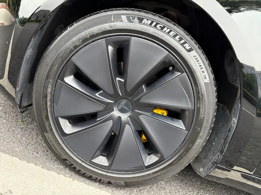Tesla Model 3 — фото 17