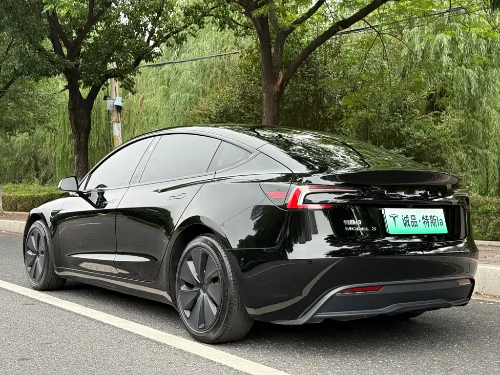 Tesla Model 3 — фото 3