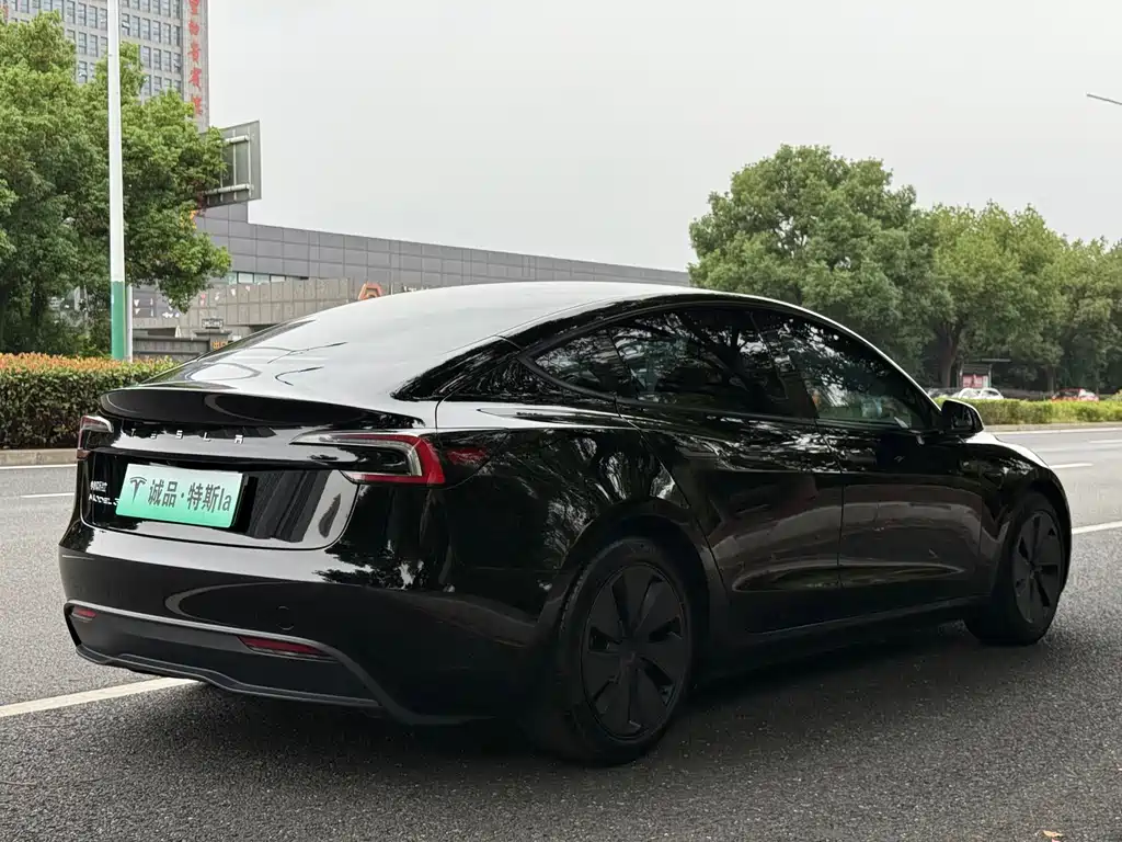 Tesla Model 3 — фото 5