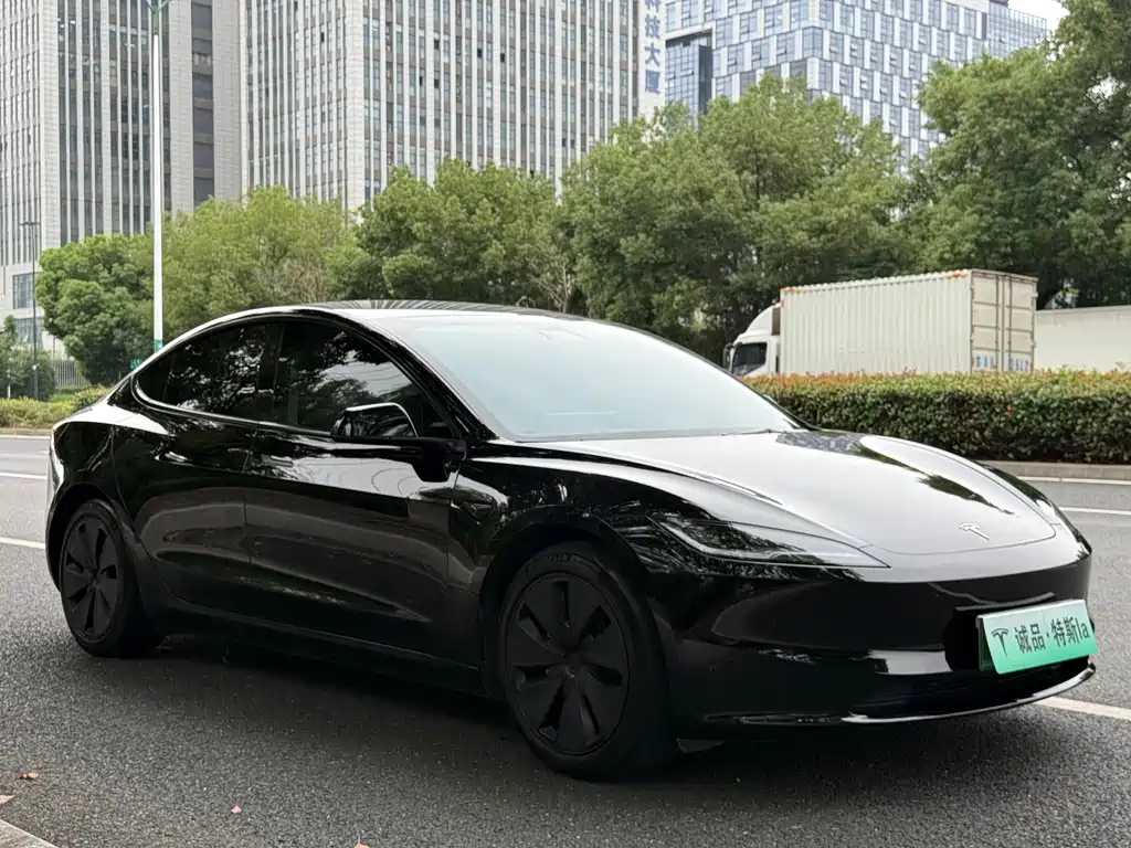 Tesla Model 3 — фото 7