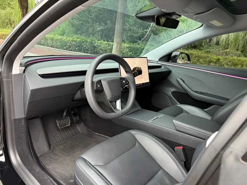 Tesla Model 3 — фото 10