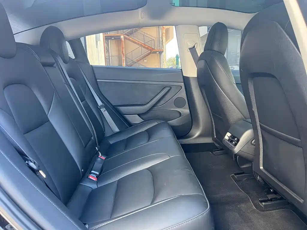 Tesla Model 3 — фото 13