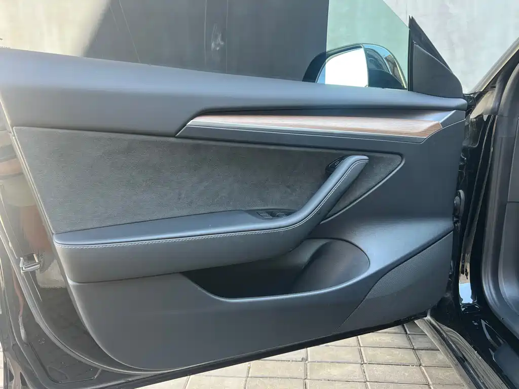 Tesla Model 3 — фото 15