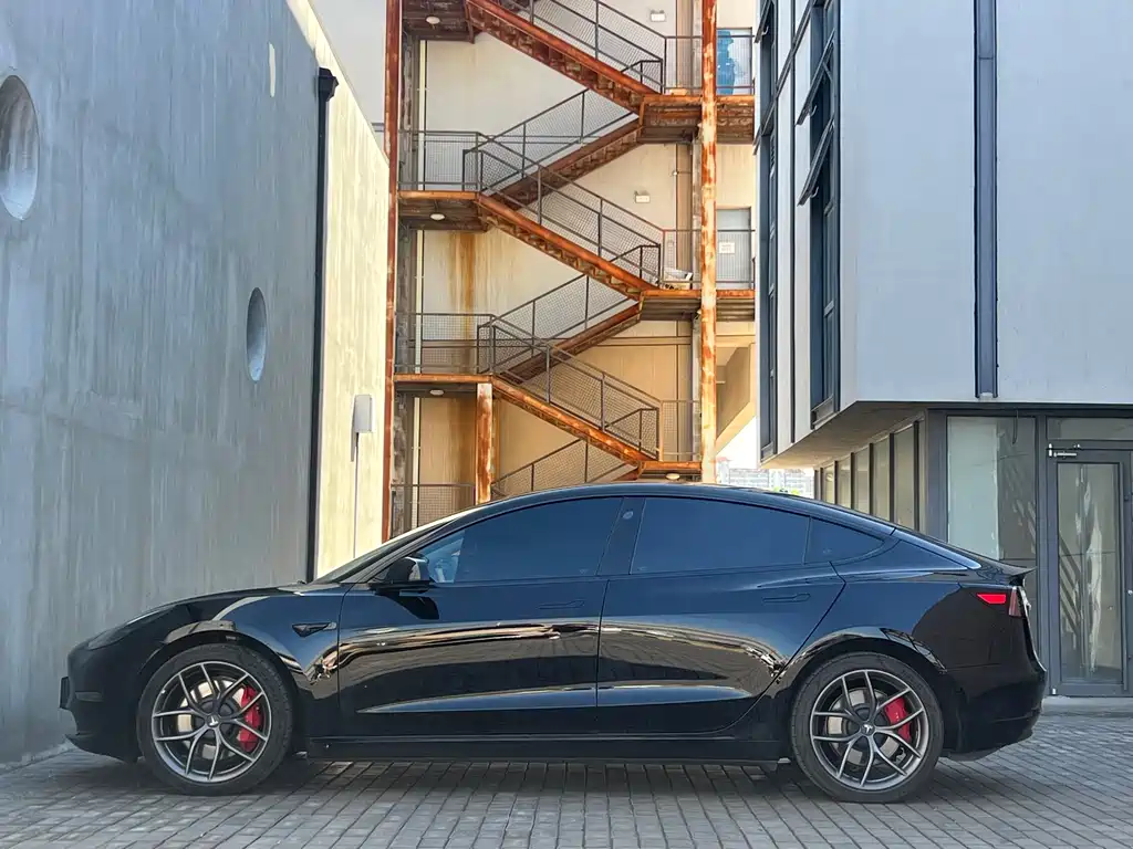 Tesla Model 3 — фото 19