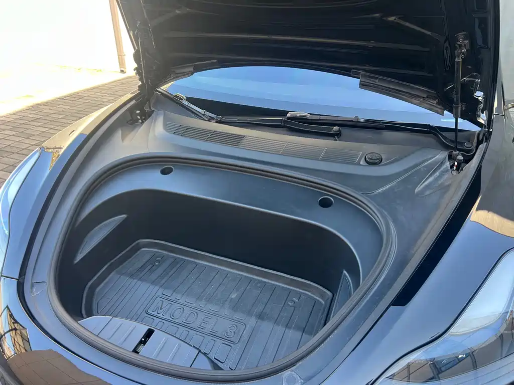 Tesla Model 3 — фото 7