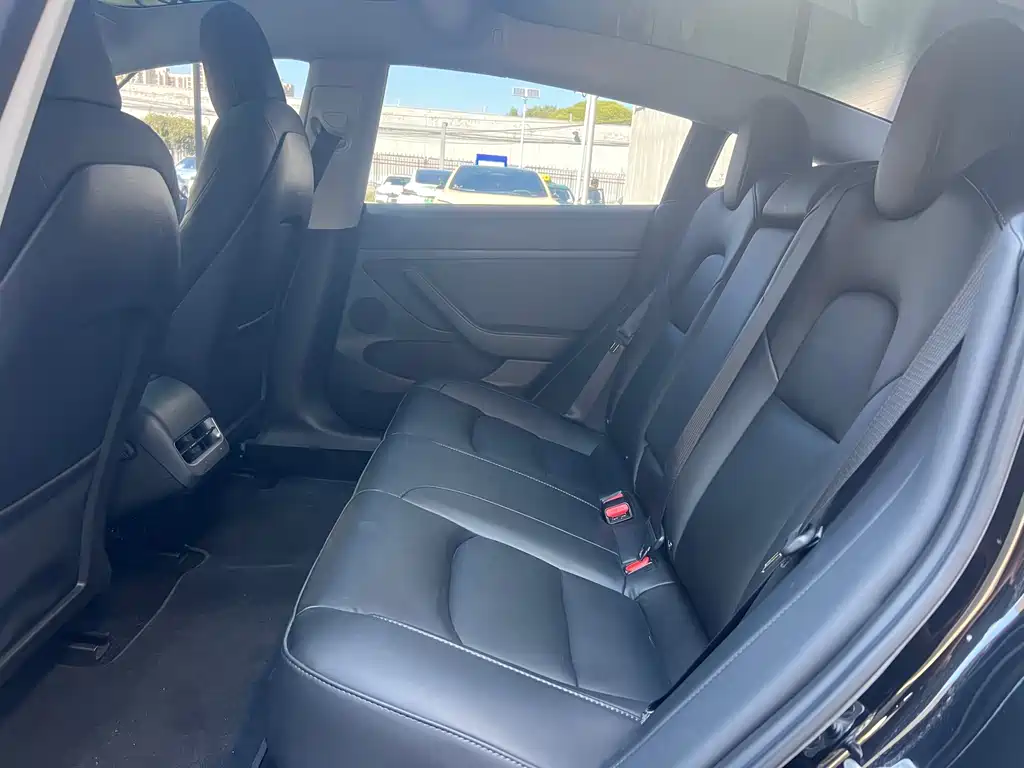 Tesla Model 3 — фото 10