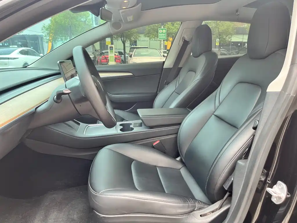 Tesla Model 3 — фото 11