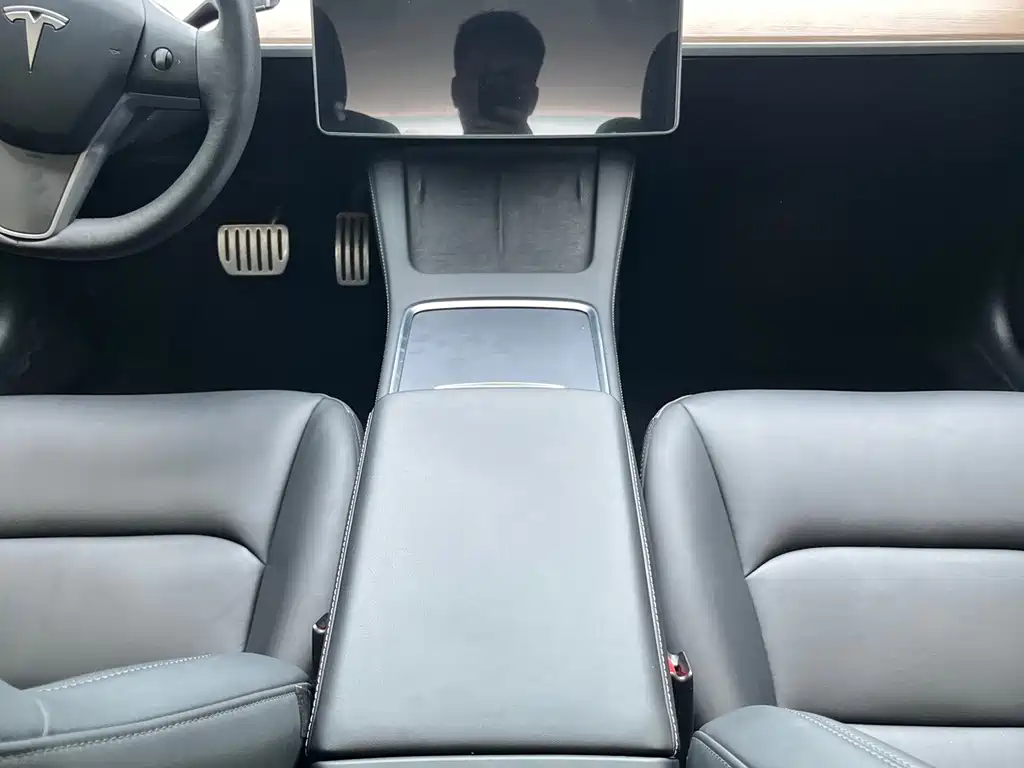 Tesla Model 3 — фото 7