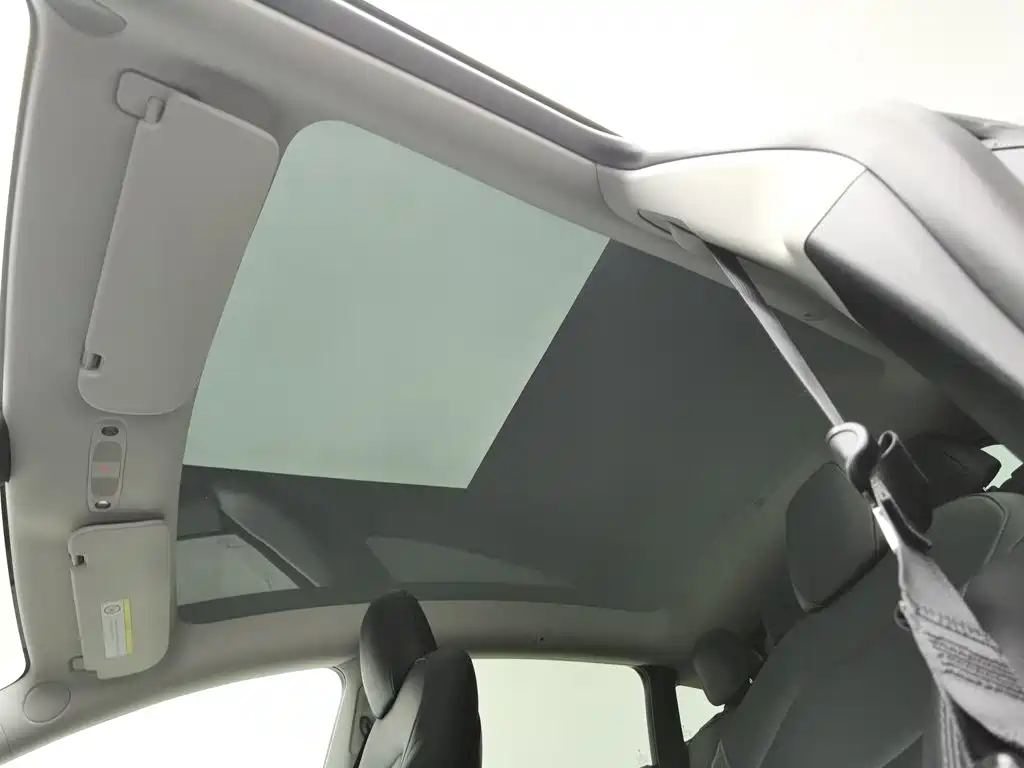 Tesla Model Y — фото 14