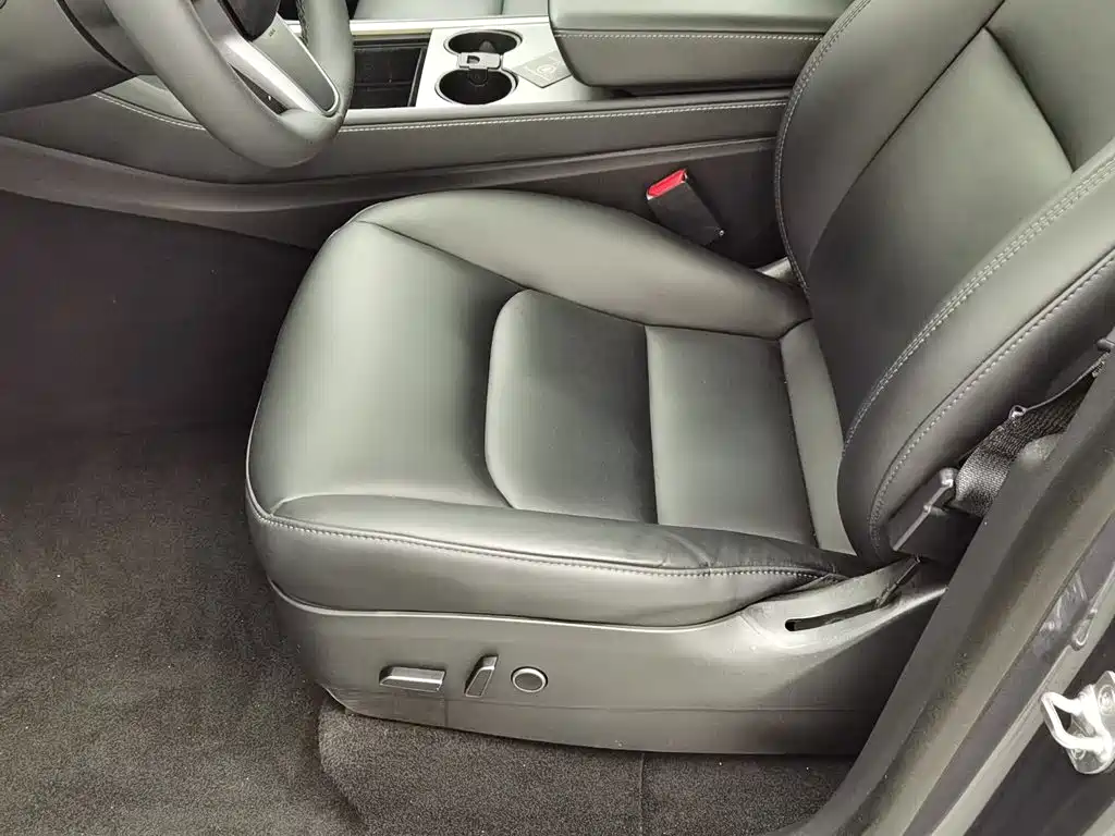Tesla Model Y — фото 20