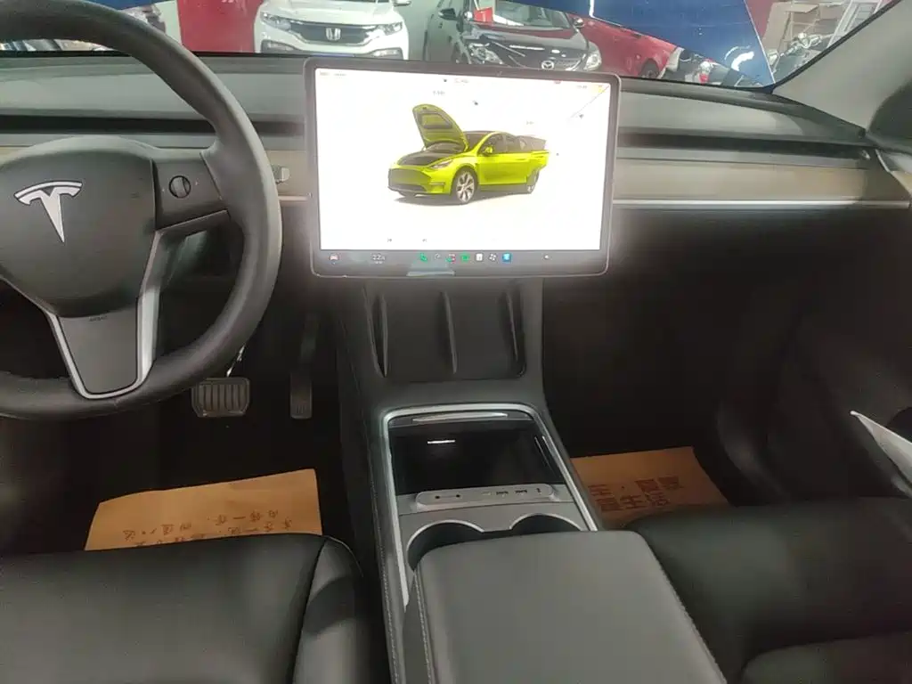 Tesla Model Y — фото 13