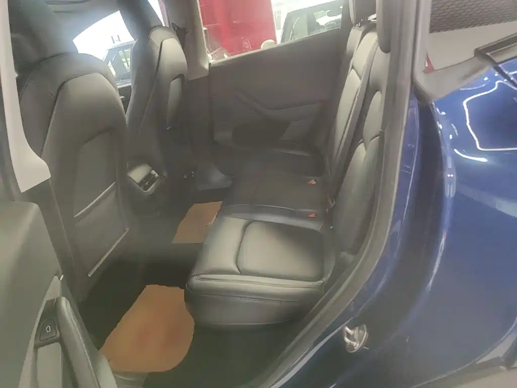 Tesla Model Y — фото 17