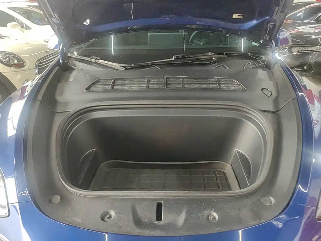 Tesla Model Y — фото 20