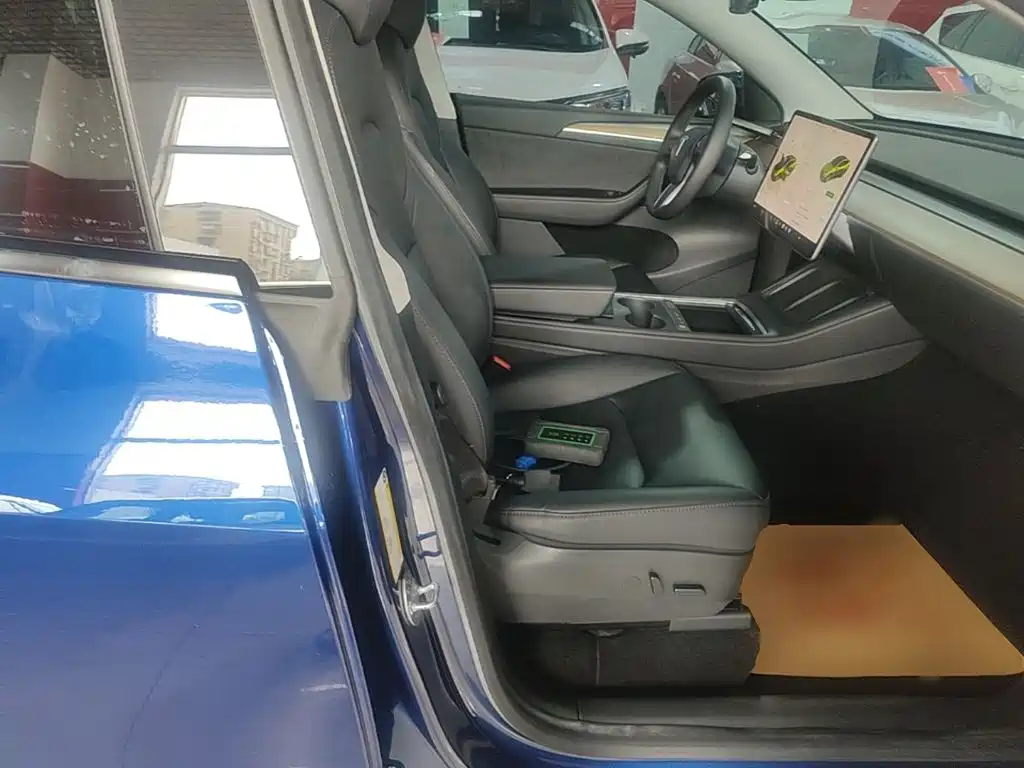 Tesla Model Y — фото 25