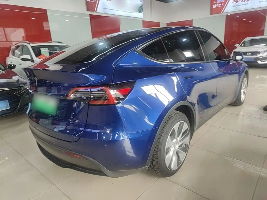 Tesla Model Y — фото 7