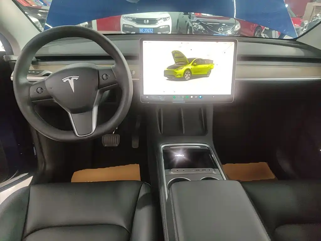 Tesla Model Y — фото 10