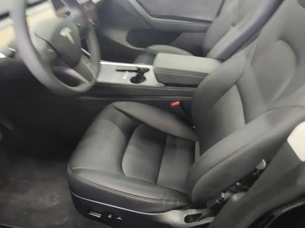 Tesla Model Y — фото 15