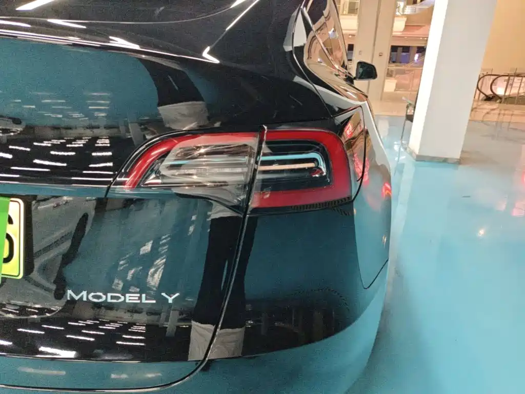 Tesla Model Y — фото 8
