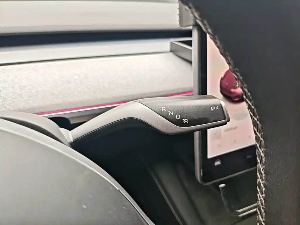 Tesla Model Y — фото 14