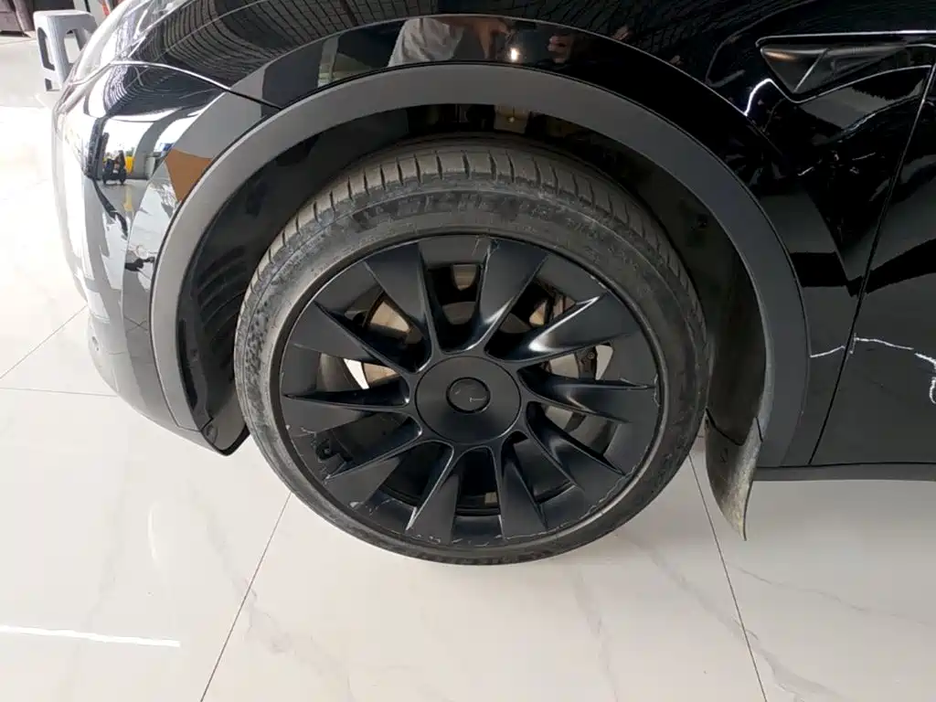 Tesla Model Y — фото 23