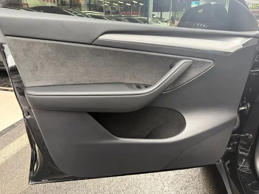 Tesla Model Y — фото 13