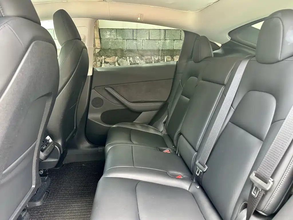 Tesla Model Y — фото 11